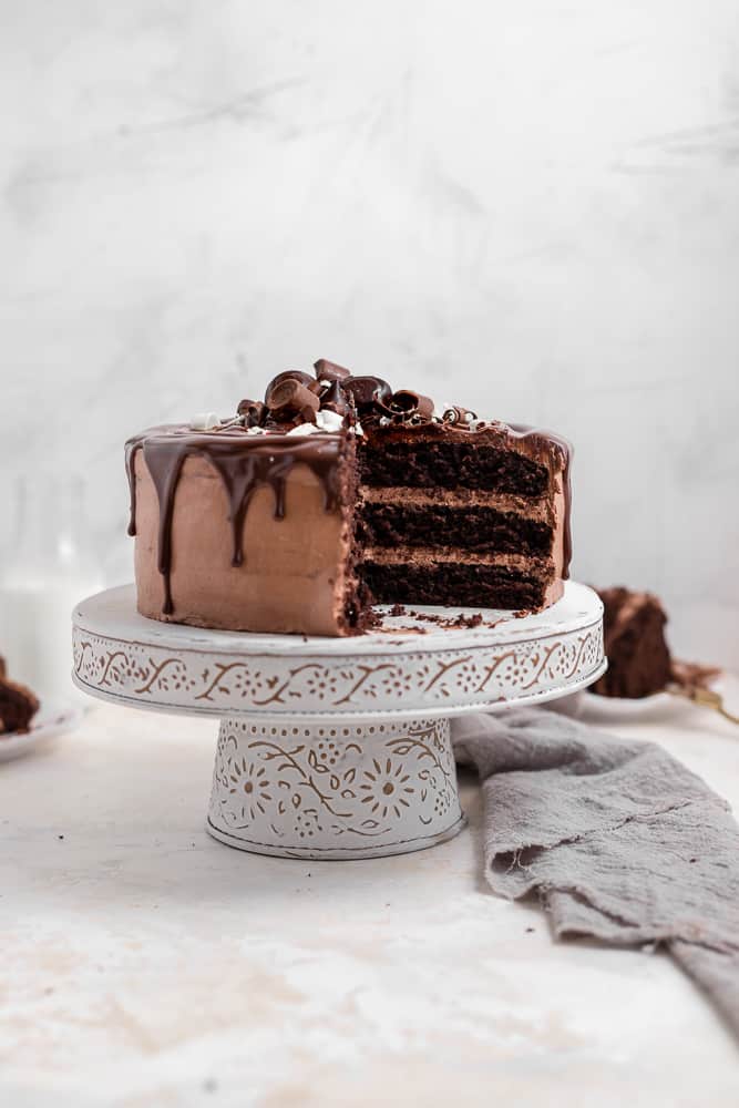 chocolate cake with cream cheese frosting