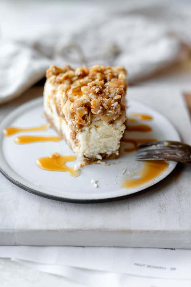 apple crumble cheesecake with caramel