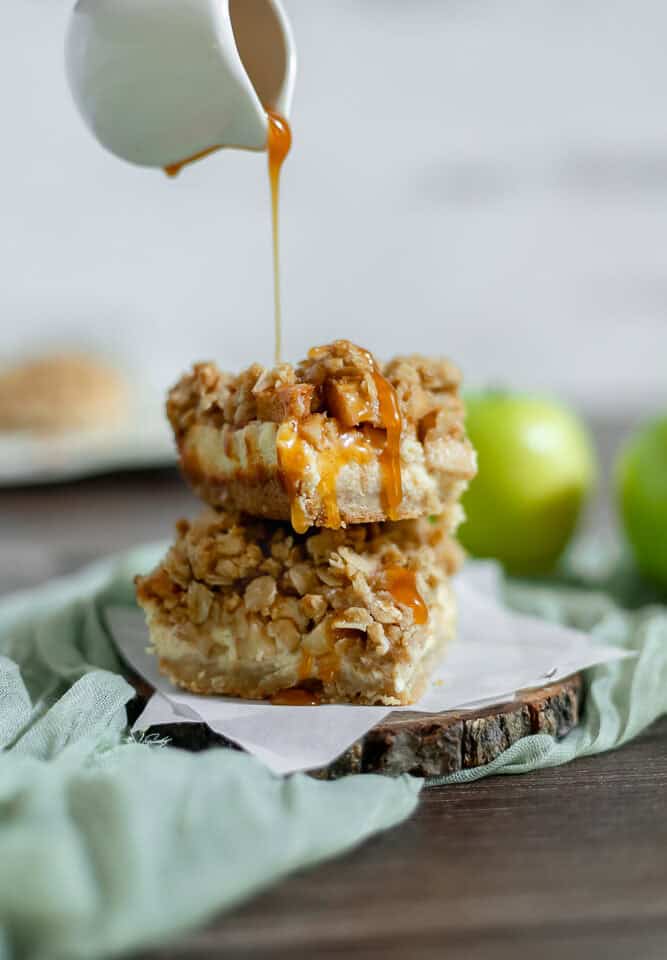 apple crisp cheesecake bars