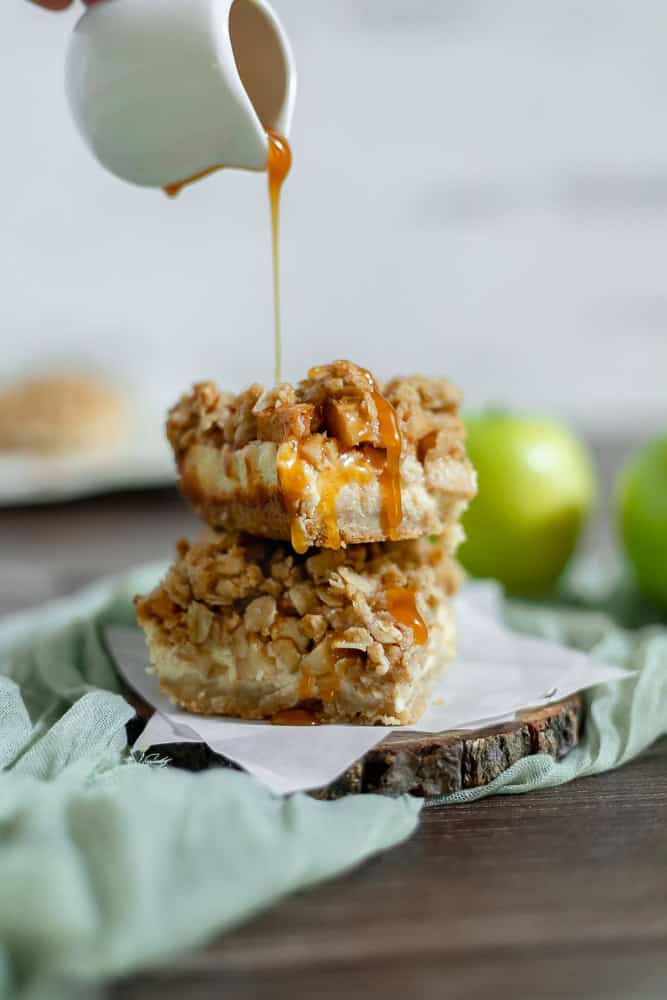 apple crisp cheesecake bars